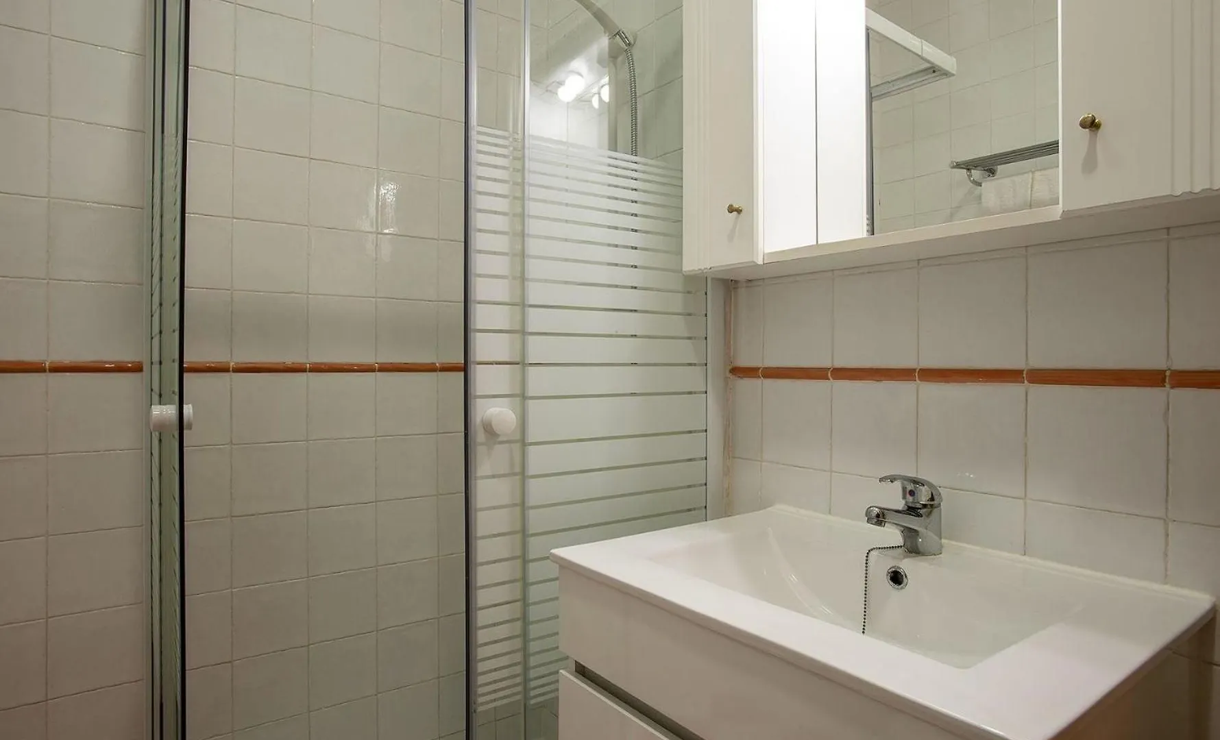 Studio Fuer 9 Personen Und 1 Kind In Lissabon, Regio De Lisboa Costa De Lisboa - B58349