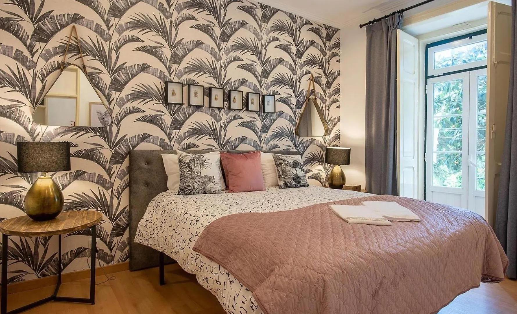 Studio Fuer 9 Personen Und 1 Kind In Lissabon, Regio De Lisboa Costa De Lisboa - B58349 Lisbon