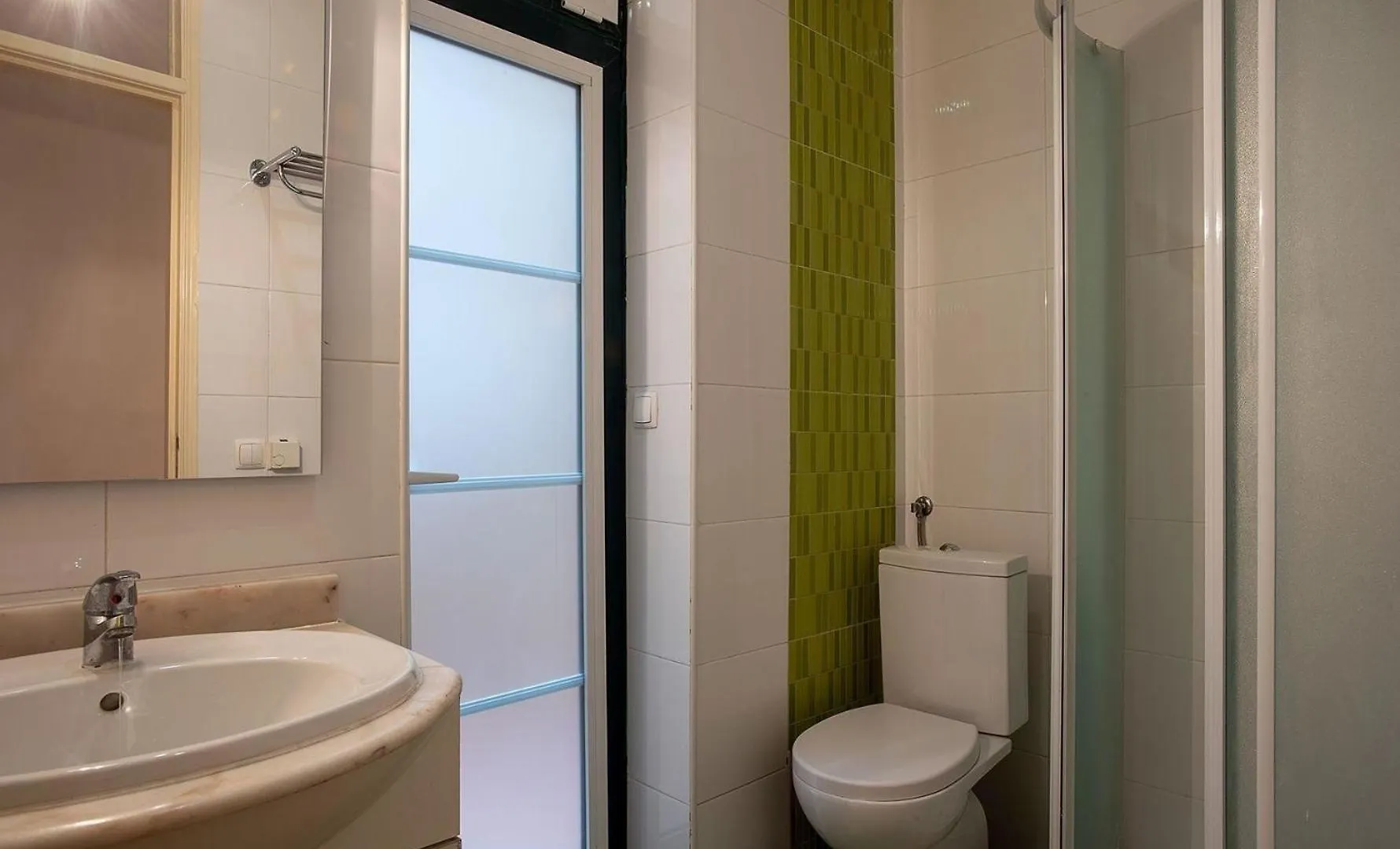Studio Fuer 9 Personen Und 1 Kind In Lissabon, Regio De Lisboa Costa De Lisboa - B58349 Apartment