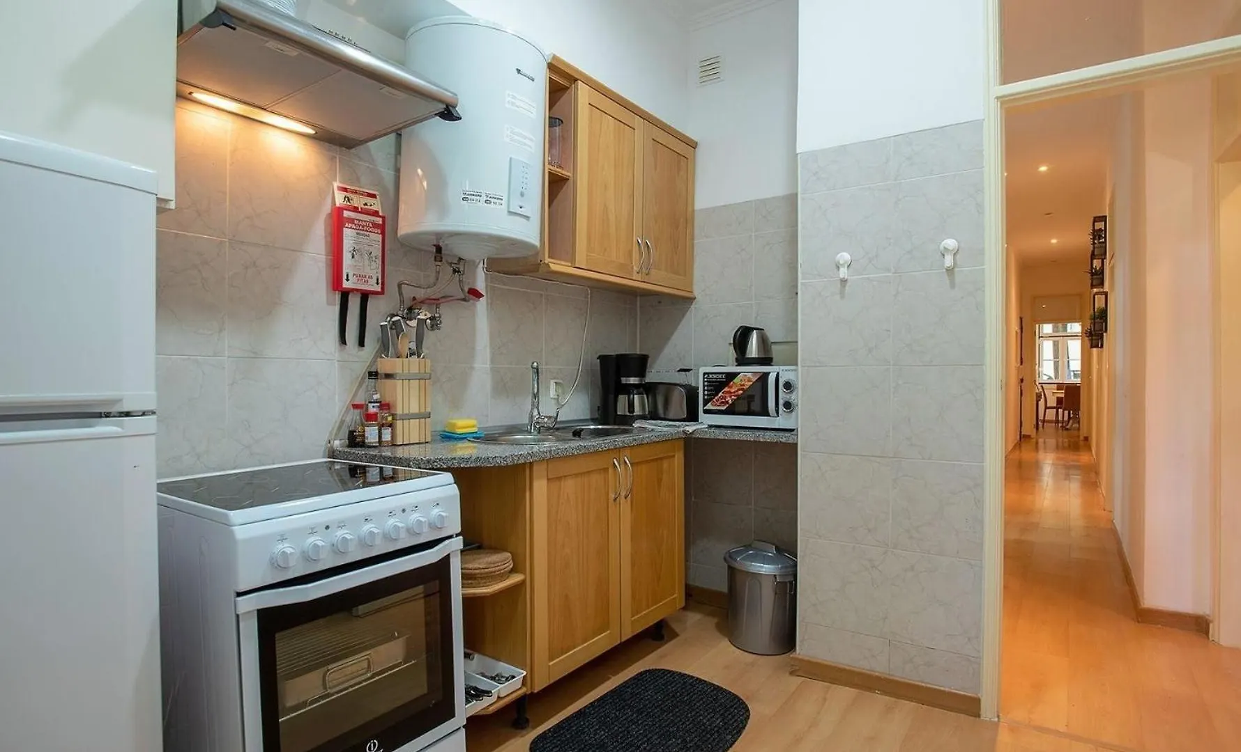 Apartment Studio Fuer 9 Personen Und 1 Kind In Lissabon, Regio De Lisboa Costa De Lisboa - B58349