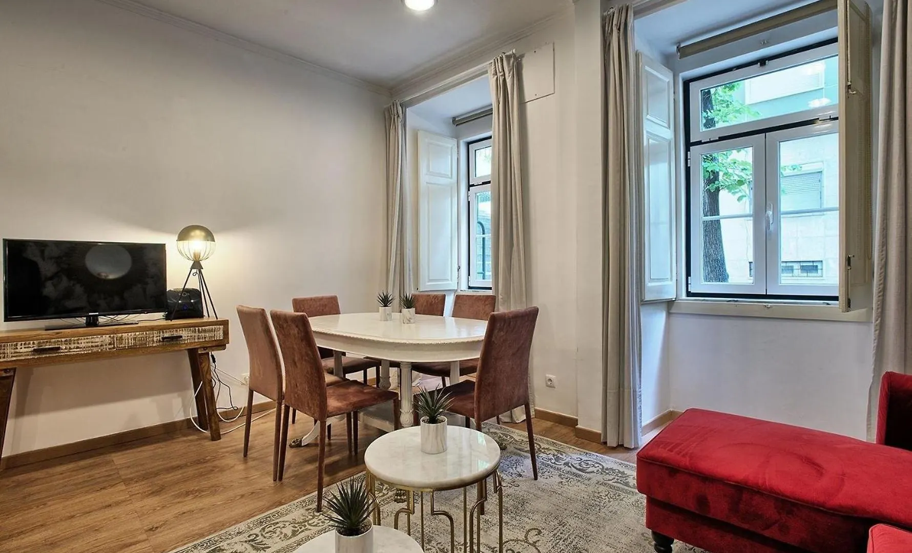 Studio Fuer 9 Personen Und 1 Kind In Lissabon, Regio De Lisboa Costa De Lisboa - B58349 Lisbon