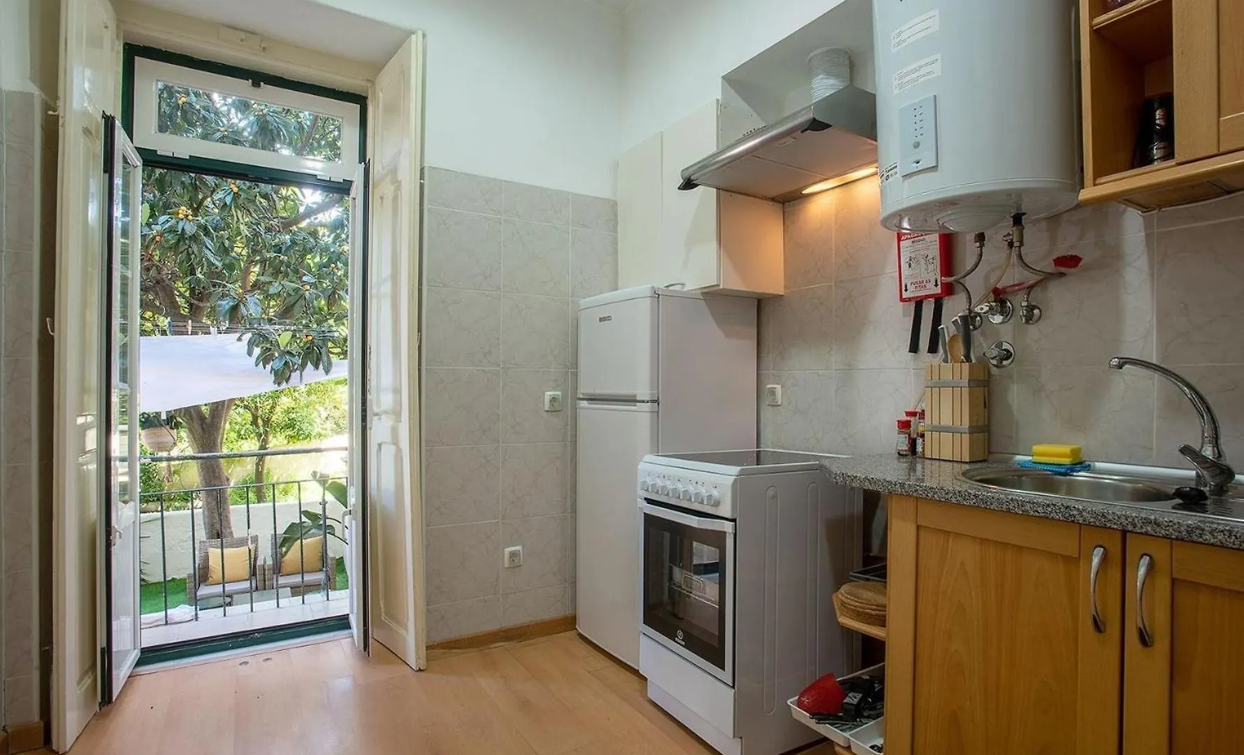 Apartment Studio Fuer 9 Personen Und 1 Kind In Lissabon, Regio De Lisboa Costa De Lisboa - B58349