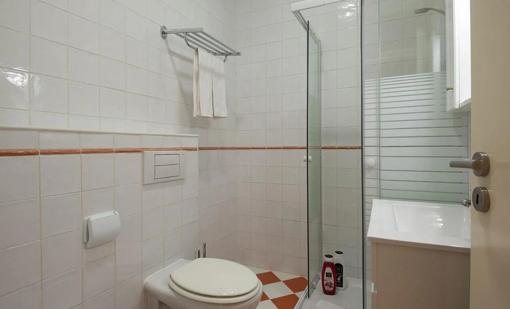 Apartment Studio Fuer 9 Personen Und 1 Kind In Lissabon, Regio De Lisboa Costa De Lisboa - B58349