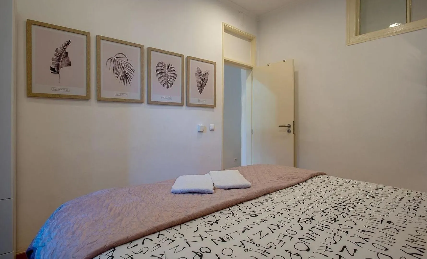 Studio Fuer 9 Personen Und 1 Kind In Lissabon, Regio De Lisboa Costa De Lisboa - B58349 Portugal